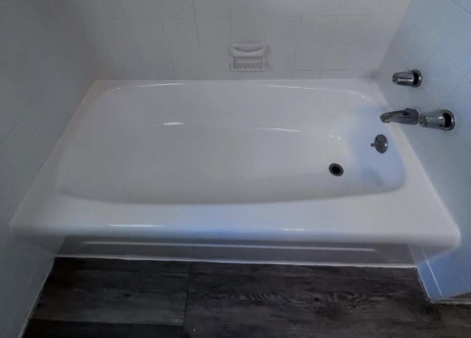 Bright white bathtub after Abreeze Refinish resurfacing